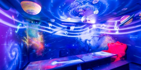 Kosmiczna sala - sala urodzinowa w Airo Space Kids w Warszawie